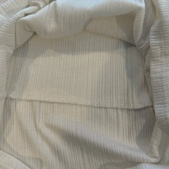 H&M Cream Crop Top, Size M - Picture 5 of 9